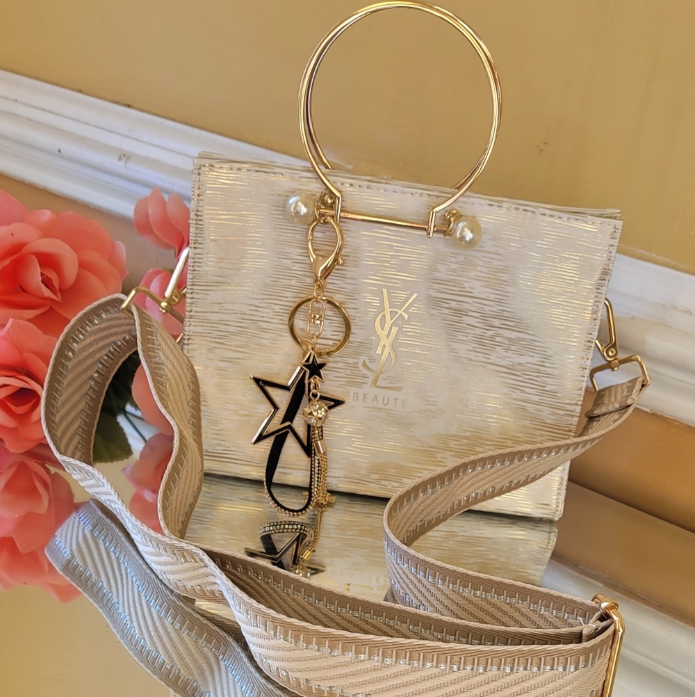 Yves Saint Laurent - Picture 2 of 16